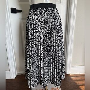 Riley & Rae Black and White Pleated Leopard Midi Skirt